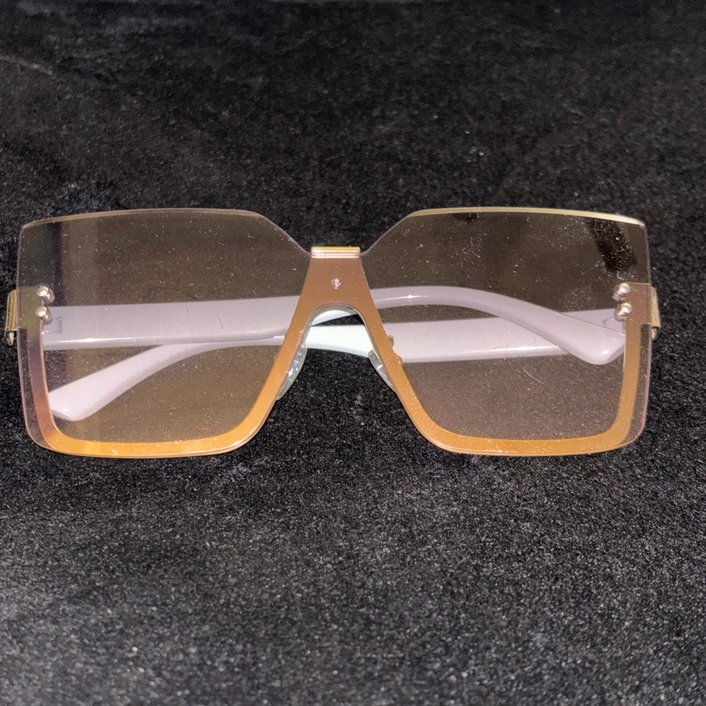 Bundle 2: Women’s sunglasses